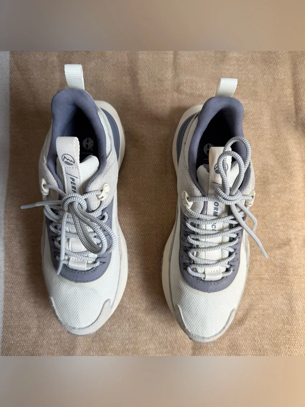 Timberland Women’s waterproof Ivory & Gray Low-Top Sneaker size 7